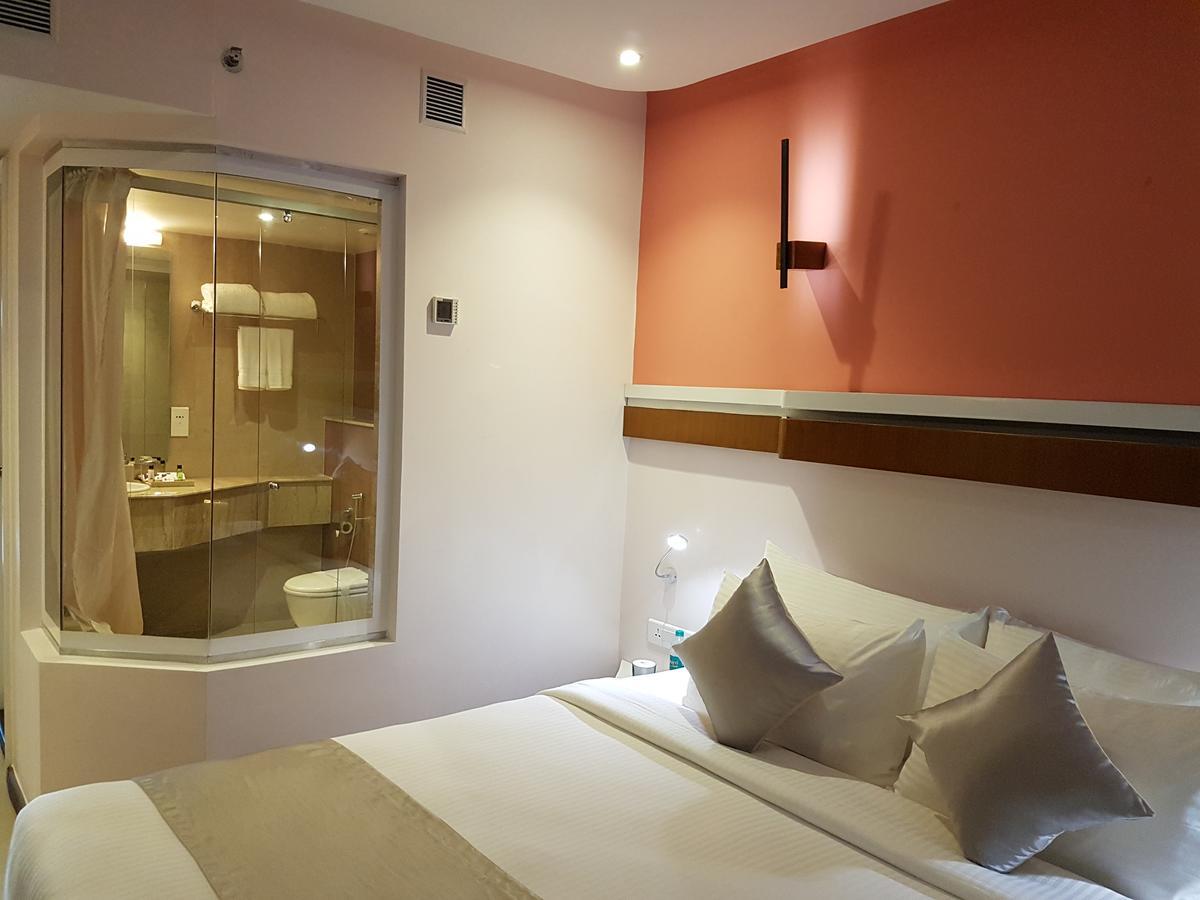 Hotel The Blooms Cochin Kochi Exterior foto
