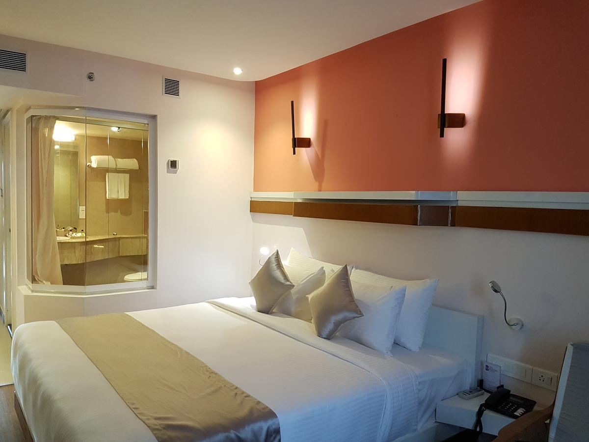 Hotel The Blooms Cochin Kochi Exterior foto