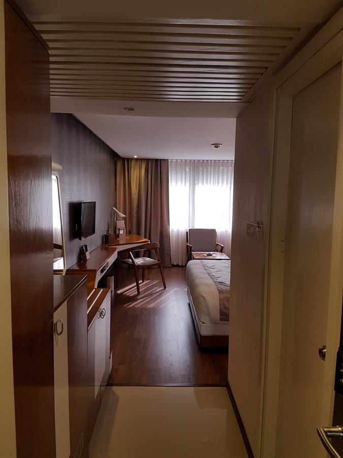 Hotel The Blooms Cochin Kochi Exterior foto