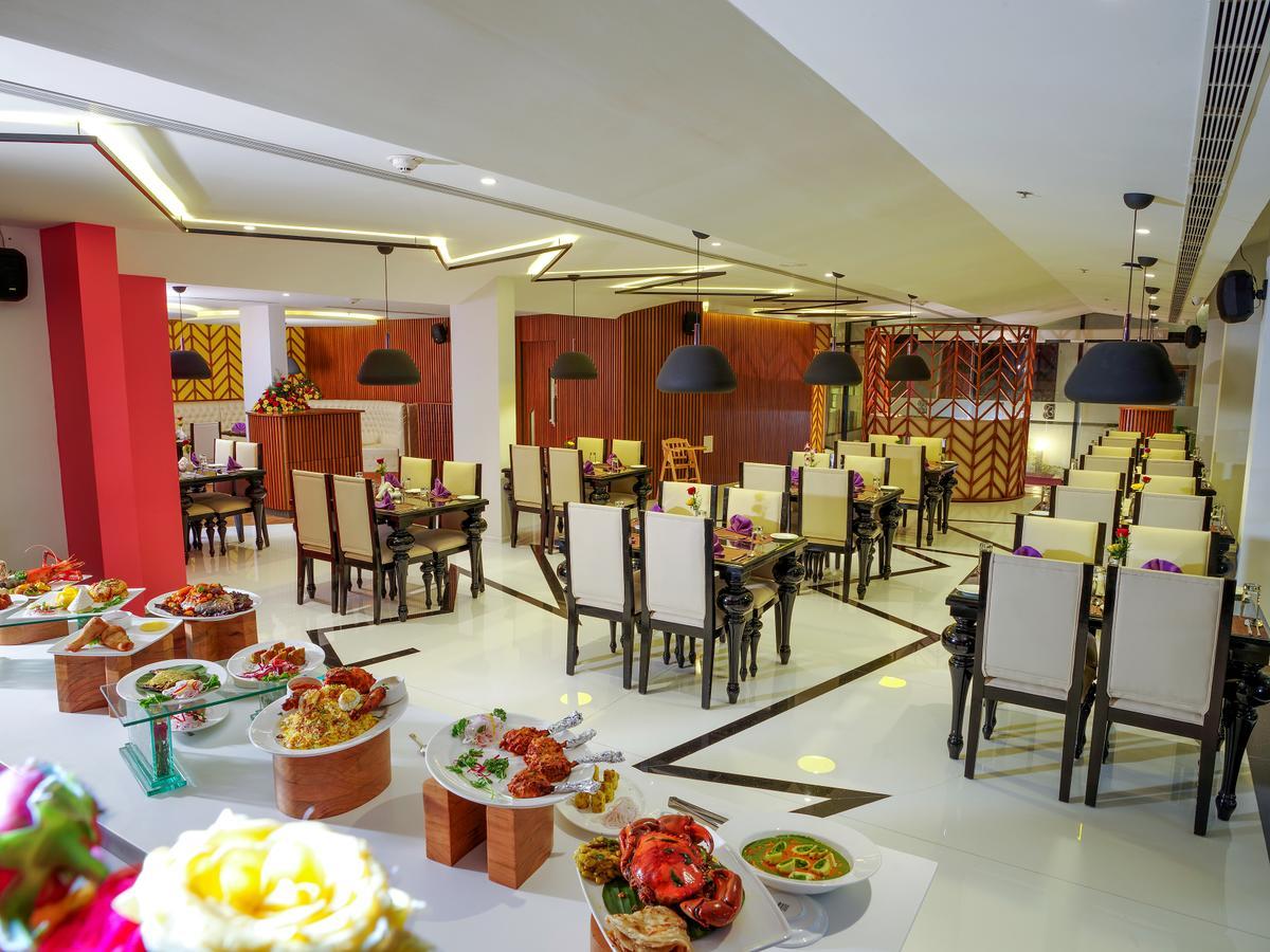 Hotel The Blooms Cochin Kochi Exterior foto