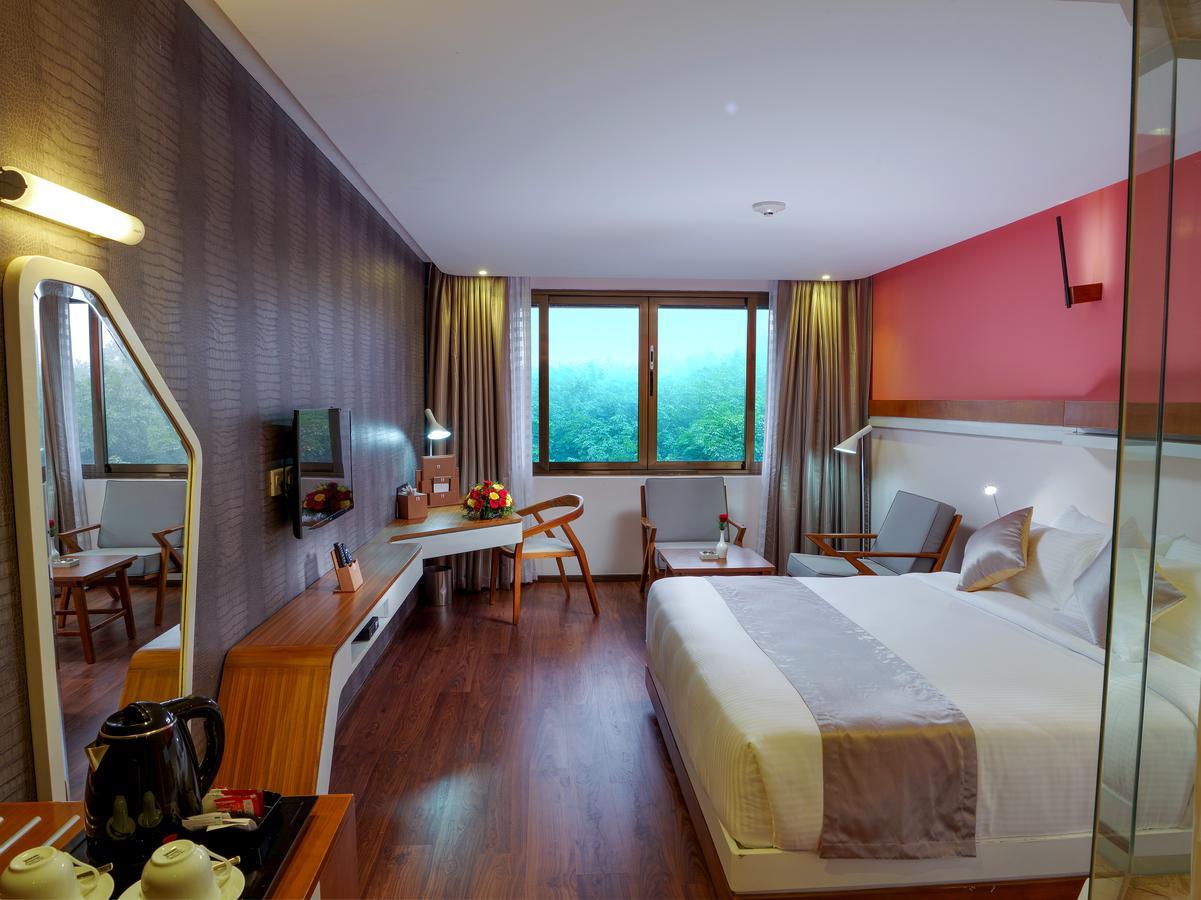 Hotel The Blooms Cochin Kochi Exterior foto